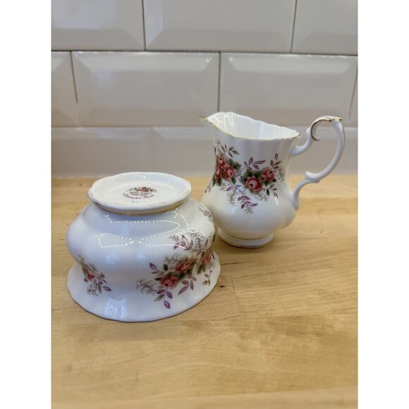 Royal Albert- England - Lavender Rose Creamer & Sugar - Picture 6 of 8